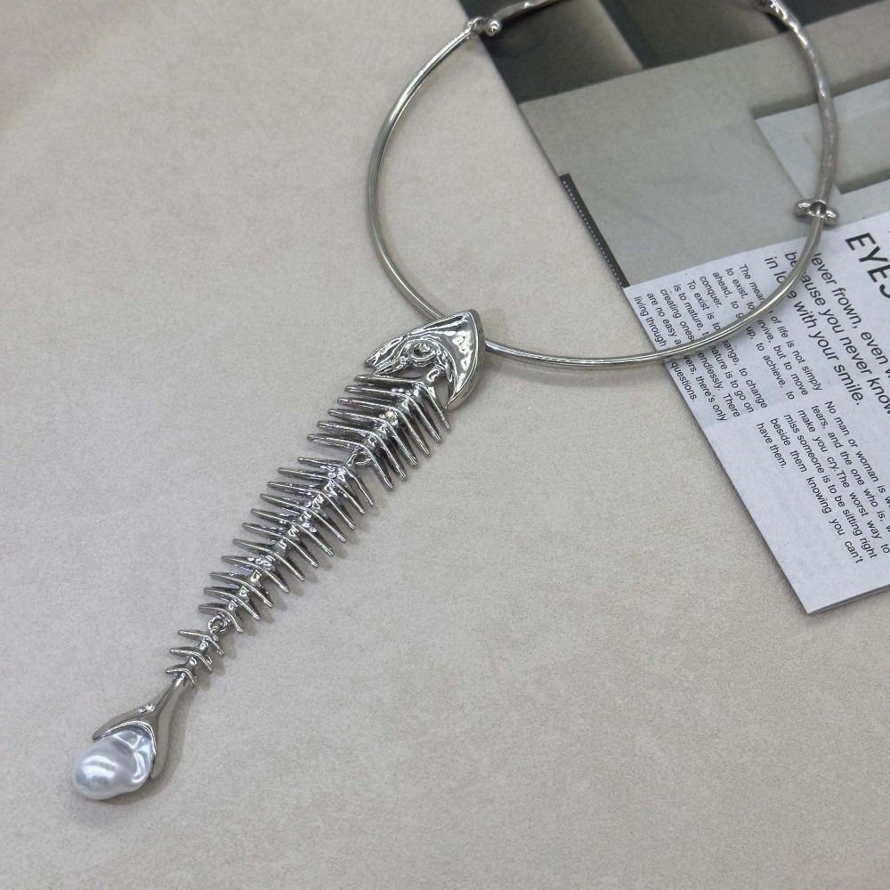 Zinc Zinc Alloy Big Fish Bone Pendant Choker Necklace Rhinestone Fish Bone Neck Chain  Gift серебряный