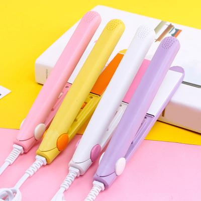 Tragbarer kabelgebundener Haarglätter, schnell aufheizender elektrischer Lockenstab, glattes, lockiges Haar, Pony, Mini-Lockenstab, Reise-Haarstyling-Tool für Frauen