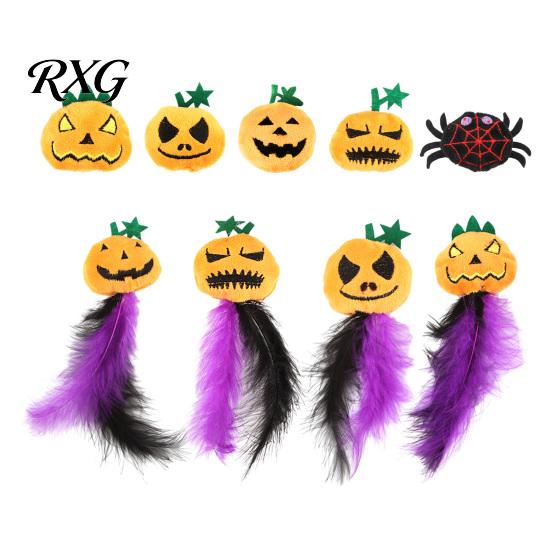Soft Cat Chew Toy Halloween Pumpkin Toy, Squeaky Stuffed Self-entertainment Plush with Feathers for Indoor Cats