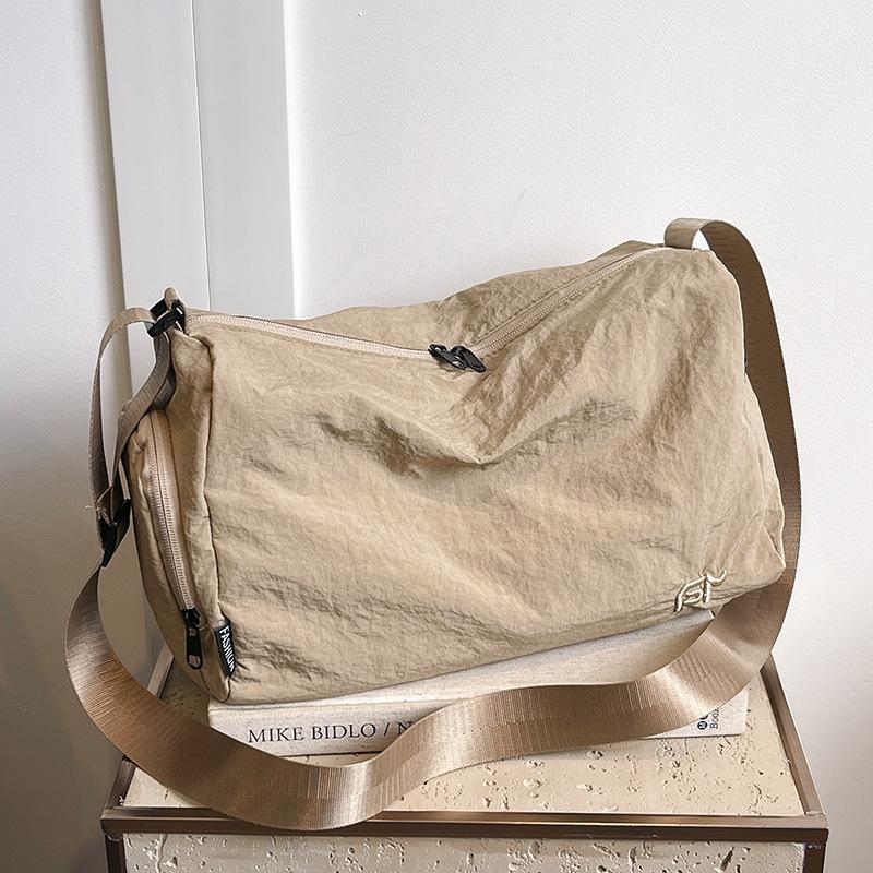 Korean Version of Fashion, Light, Simple and Casual Large-capacity Shoulder Messenger Casual Bag, Autumn New Sense Tote Bag