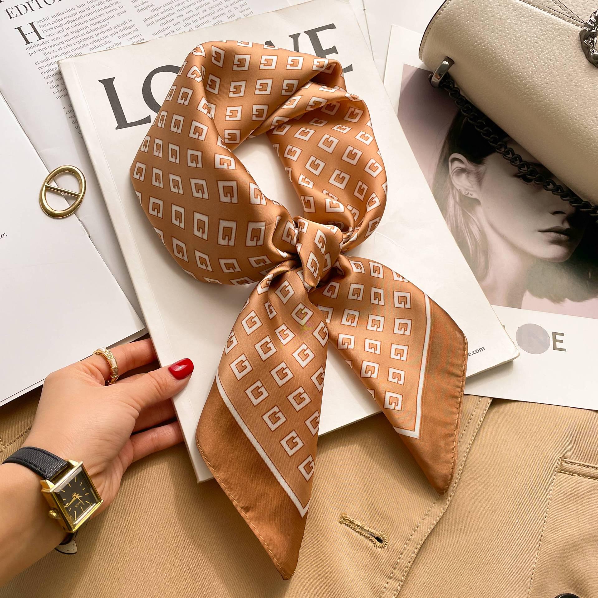 

Шелковый женский квадратный шарф - Универсальный модный аксессуар для весны и осени 70*70cm