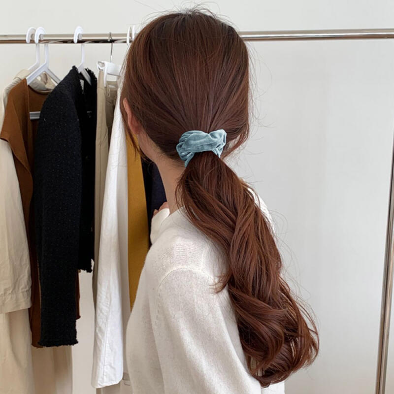 

Royna Gopchang Hair Tie Velvet Point Hair Scrunchie beige