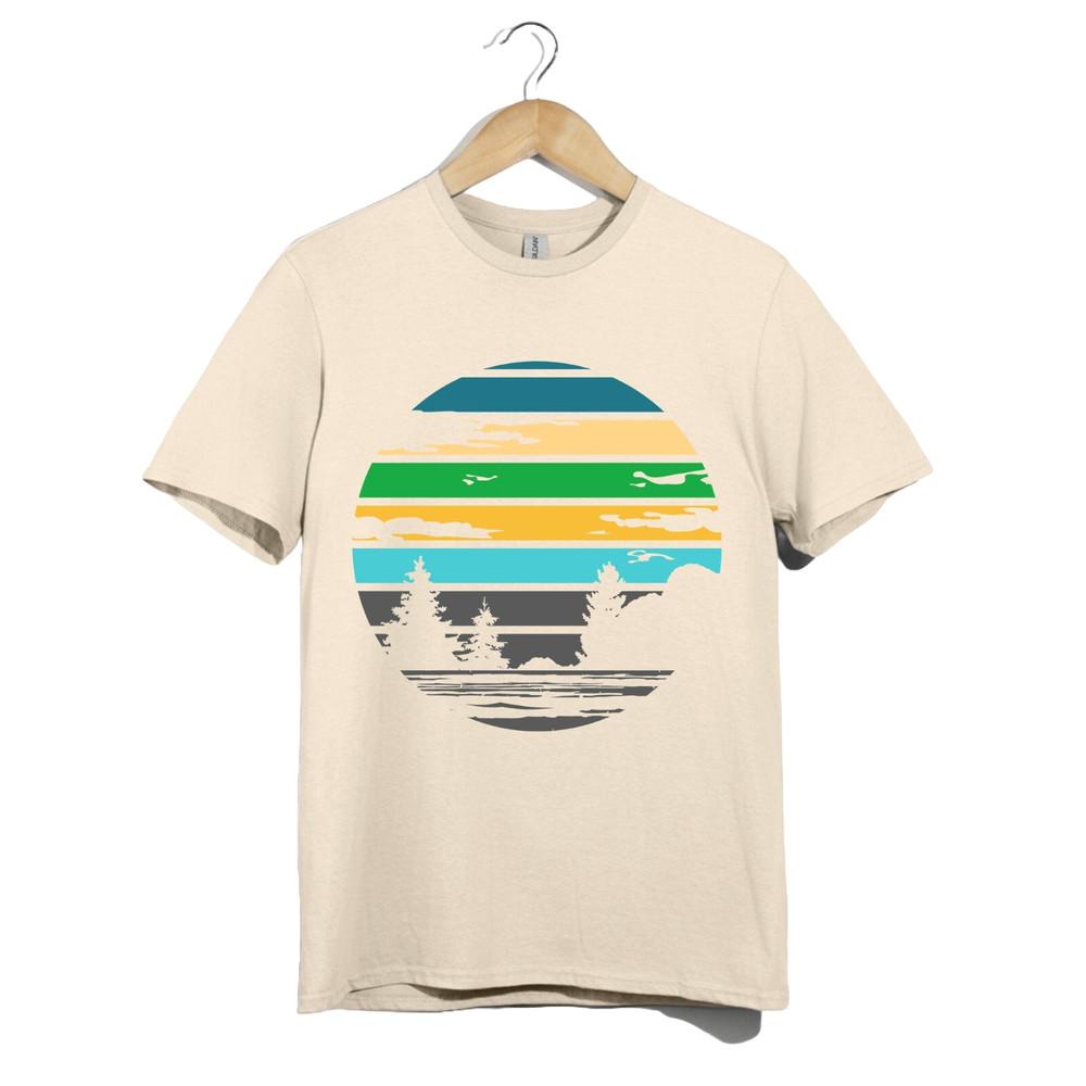 Retro Sonnenuntergangslandschaft T-Shirt – Natur Szene T-Shirt – Waldsee Silhouette