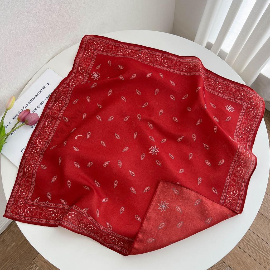 Summer new double-sided velvet scarf air-conditioned room with shawl women travel photo thin sunscreen 61 small square scarf