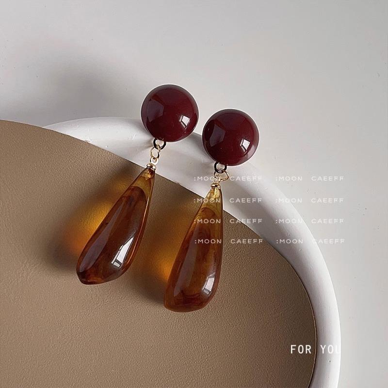French Design Retro Amber Teardrop Clip-on Earrings for Women - Simple, Sophisticated Hong Kong Style
