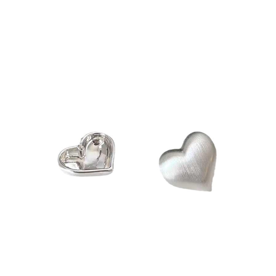 Autumn And Winter Niche Temperament Simple Love Stud Earrings Women'S Fashion Flow Brushed Earrings Cold Wind Commuting Versatile Earrings