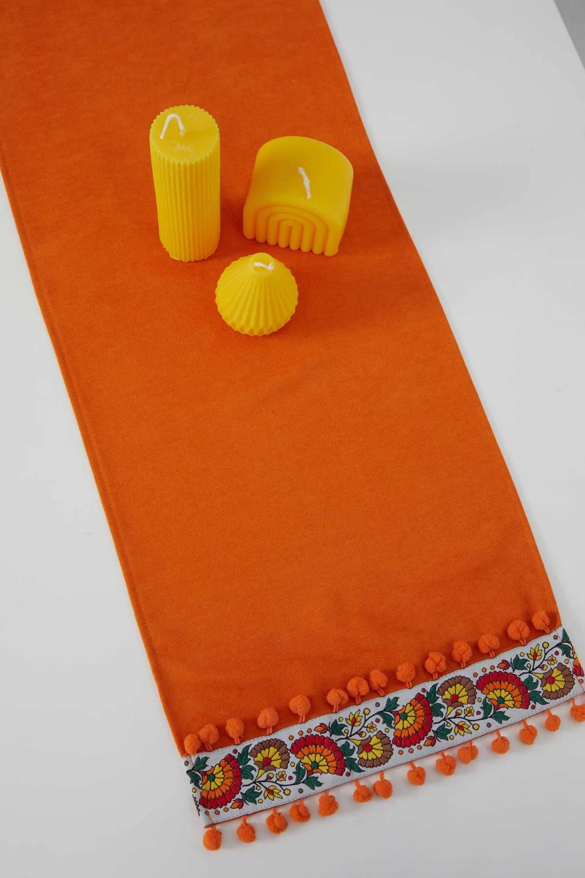 

Flower Motif and Pompom Runner 90 X 30 оранжевый