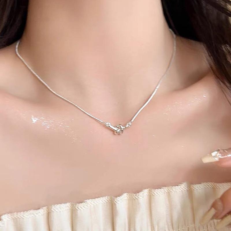 Elegante Collana con Perle d'Argento e Zaffiri - Catena per Clavicola Anti-Sbiadimento, Versatile per Donna