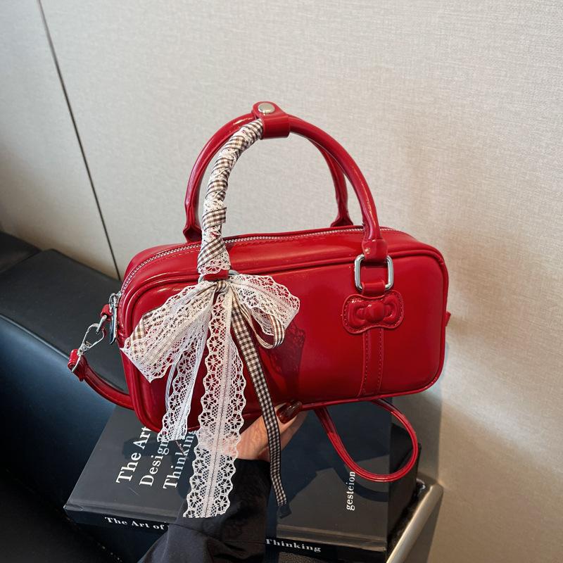 This Year, the Popular Versatile Women's Bag Portable Small Square Bag 2025 New Fashion Niche Design Korean Shoulder Messenger Bag