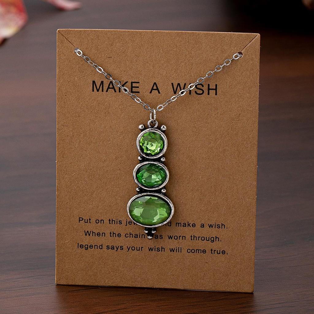 European-American Retro Oval Diamond Inlaid Necklace - Fashionable, Unique, Elegant Sweater Chain for Women