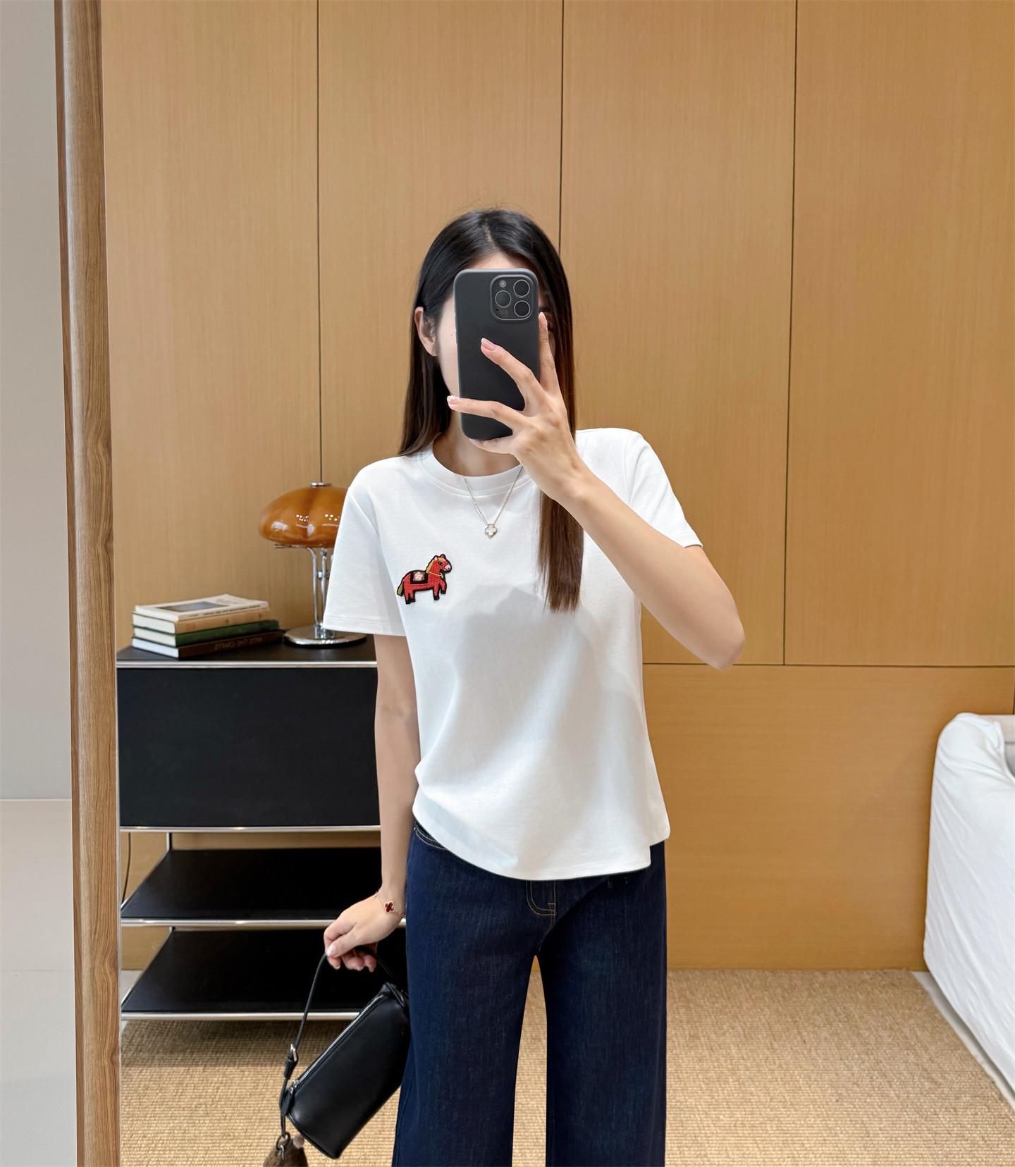 

New Year Embroidered Cotton Short-Sleeve T-shirt, Unisex Regular Fit, DE2502 M up to 120 lbs (Women) / 160 lbs (Men)