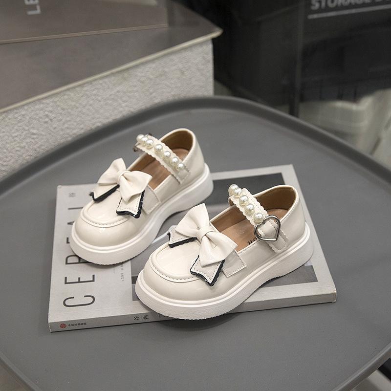 Classmate 2025 Frühling Lackleder Kinderschuhe Mädchen Prinzessin Schuhe Schmetterling Blume Mode Mädchenschuhe flacher Mund Studentenschuhe