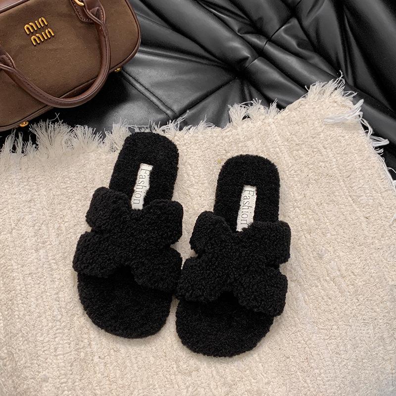 Flat-bottomed casual versatile fluffy slippers women's new autumn and winter fashion wear fluffy cotton slippers in 2025