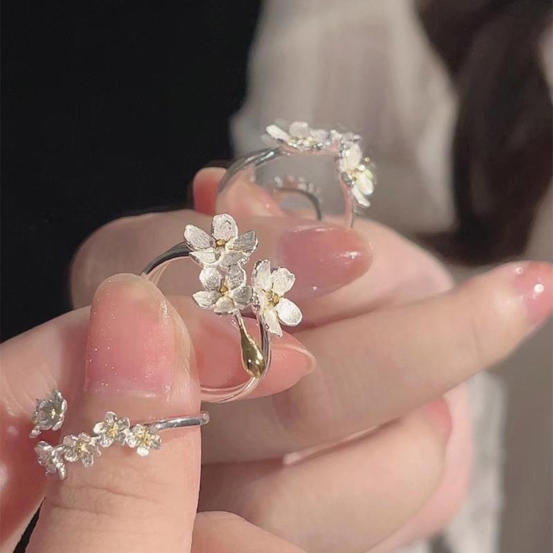 Elegant Irises Flower Adjustable Rings Silver Color Adjustable Rings Highlighting Elegant And Stylish Floral Designs