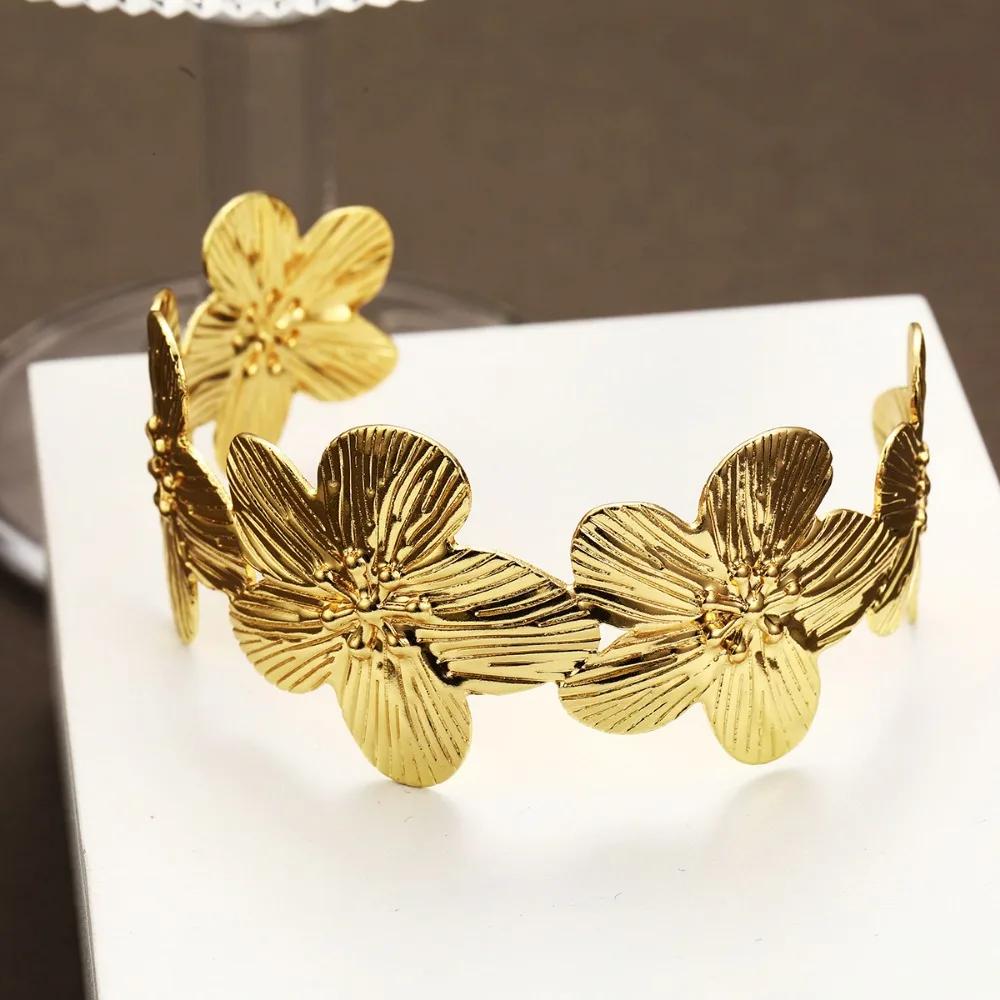 

Модный винтажный браслет-манжета с цветком для женщин, трендовый металлический браслет-бангл широкой формы золотого цвета с открытым цветком, элегантный циркон для вечеринки