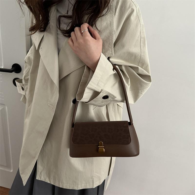 Retro Niche Bag Women's Baguette Bag Versatile Super Popular Bag Armpit Bag Shoulder Bag