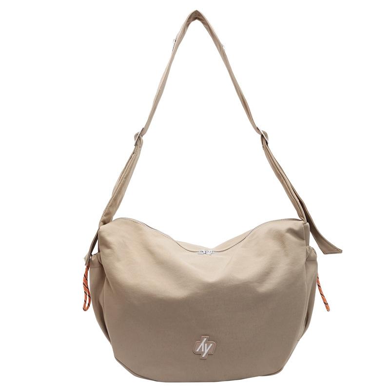 Literary and simple solid color fashion messenger bag women's 2025 early spring large-capacity trendy brand casual shoulder dumpling bag