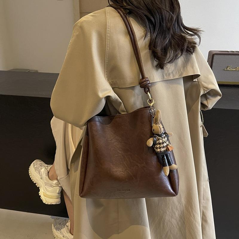 Bag women's new spring and summer crossbody large-capacity bucket bag retro high-end fashion shoulder bag light luxury