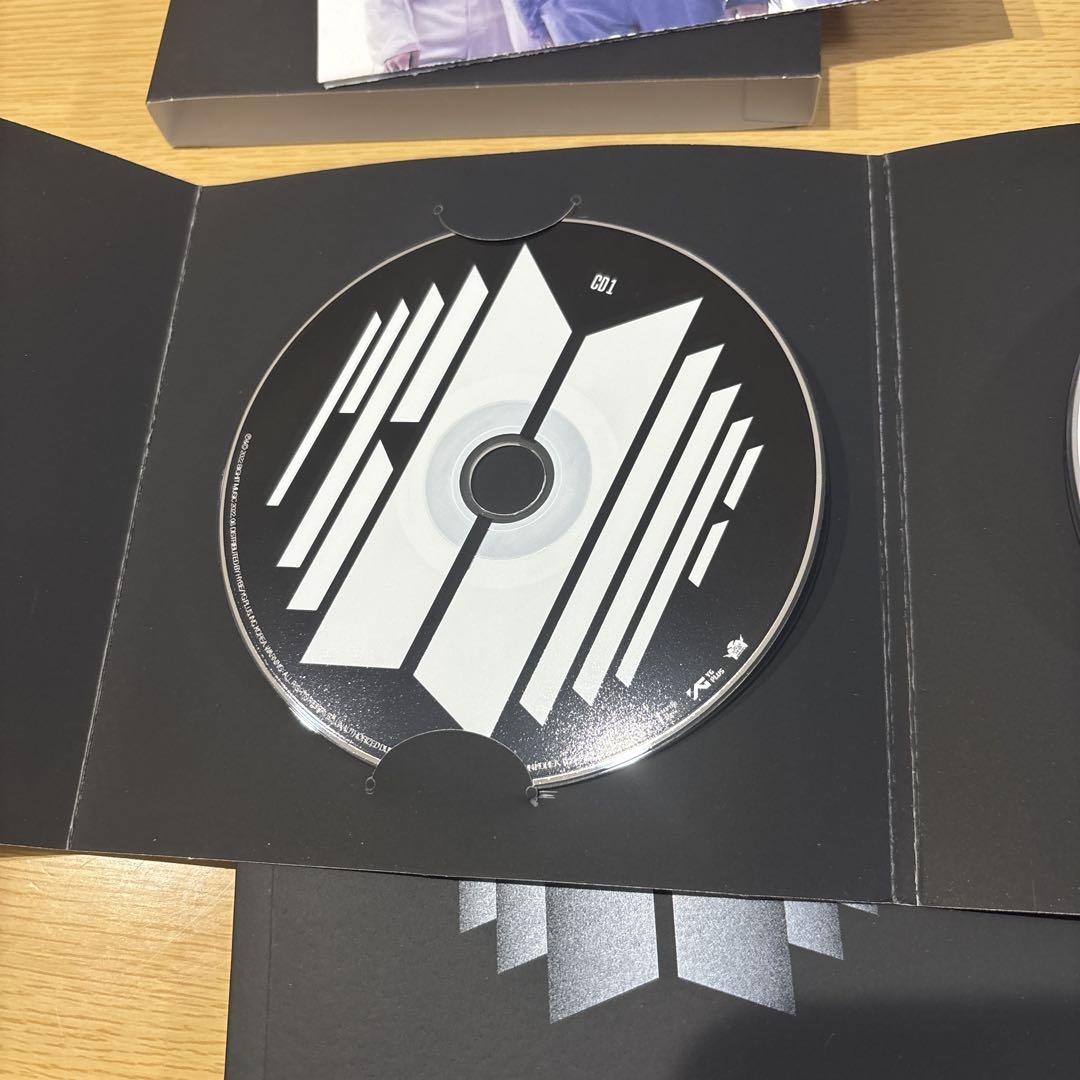 

[USED] BTS CD set modern design