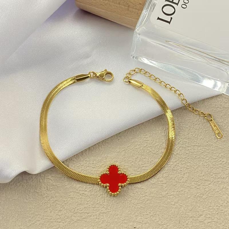 Lucky Clover Bracelet for Women 18K Simple, Fashionable, Versatile, High End Bracelet Jewelry
