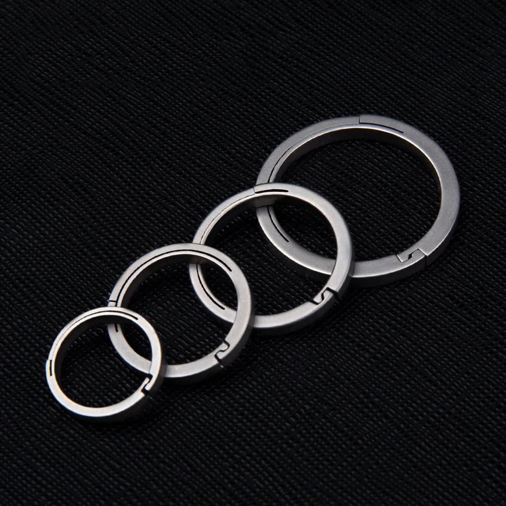 Portable Titanium Flat Keychain Rings Split Side Pushing Key Rings Heavy Duty Key Rings for Dog Tag Easy to Use
