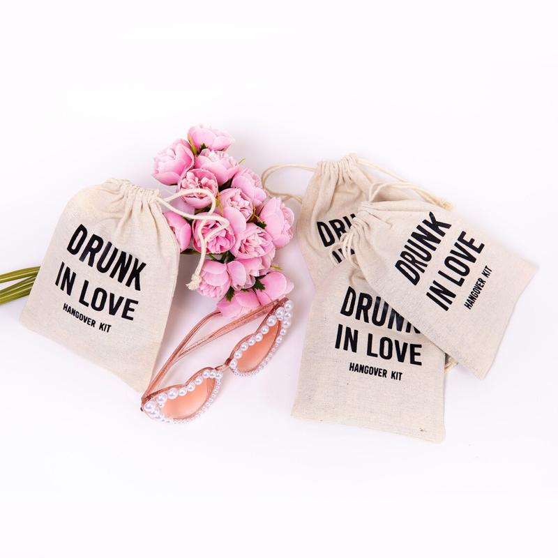 4 шт. мешочки на шнурке «Drunk in Love Hangover kit» (Набор от похмелья «Пьян от любви»), средство от похмелья, набор для девичника, украшения для свадебной вечеринки, подарки для свадебного душа 13x18cm&4pcs