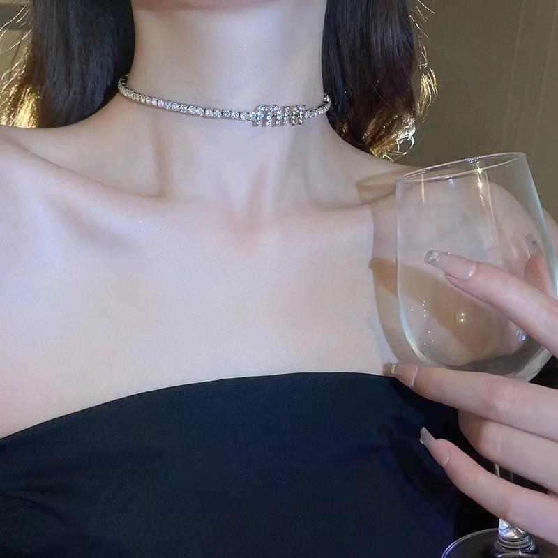 Collier Choker Lettre Strass Miss Miu - Chaîne de Clavicule Fée Élégante