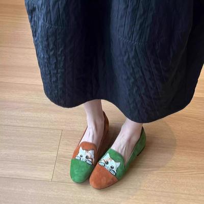 Retro borduur kitten draagt muts schoenen met één pedaal, forens platte schoenen, dames