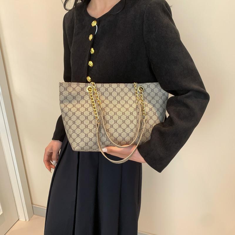 Simple Tote Bag Large Capacity Bag for Women New Style Women's Bag Fashionable Commuter Retro Chain Handbag Shoulder Bag
