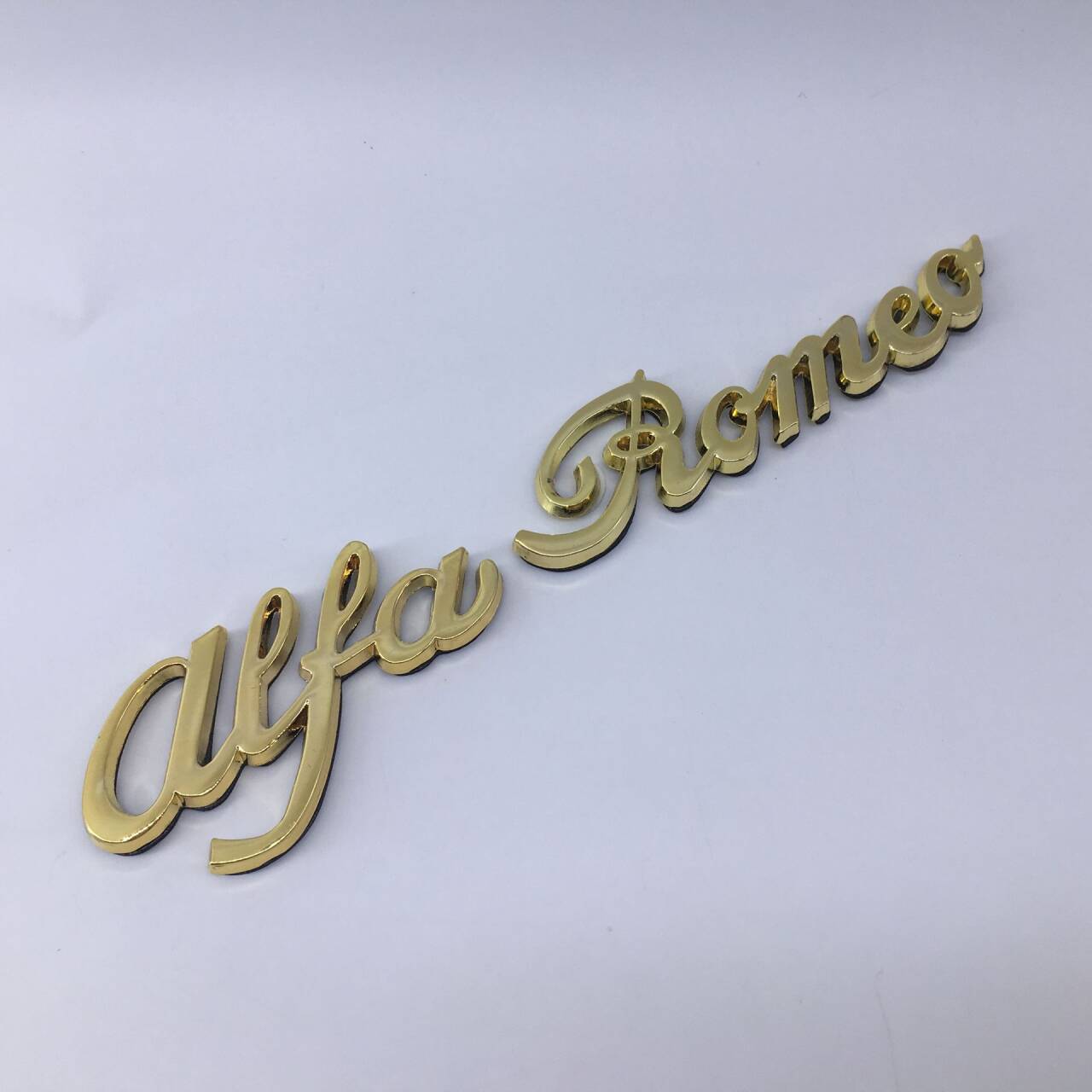 

For Alfa Romeo 2026 Hot Sticker 1pcs For Alfa Romeo 146 147 155 156 159 Stelvio Giulia Giulietta Car Exterior Styling 3D Sticker 1pcs Alfa Romeo золотий
