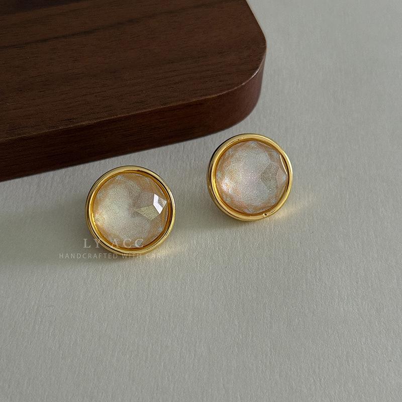 Original geometric natural dried flower stud earrings Mori niche commuting temperament earrings literary and gentle versatile earrings