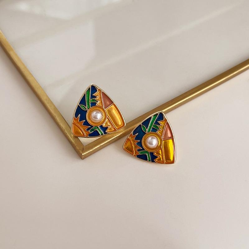 Retro fashion oil-dripping earrings niche temperament medieval style earrings personality high-end pearl earrings