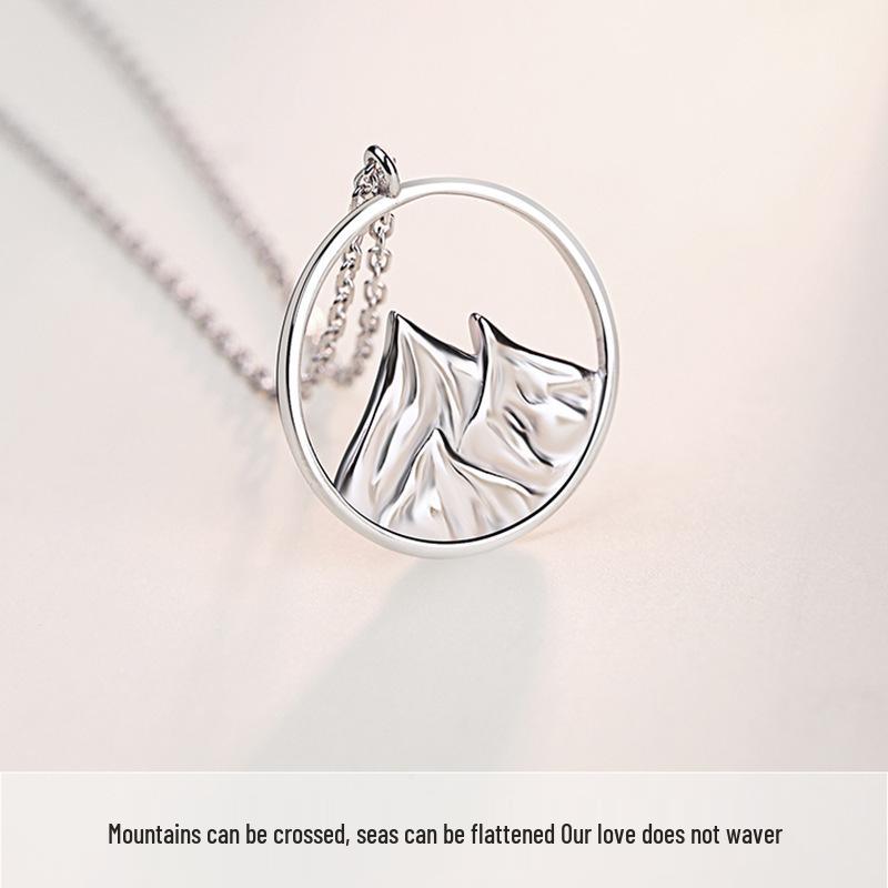 Colar de Prata Amor à Distância: Presente de Natal de um Casal Comemorando o Amor Através de Montanhas e Mares.