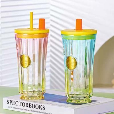500ml schlankes Glas mit Deckel und Strohhalm, Farbverlauf Süßigkeitenfarbe, Trinkgläser für Saft, Wasser und Eiskaffee