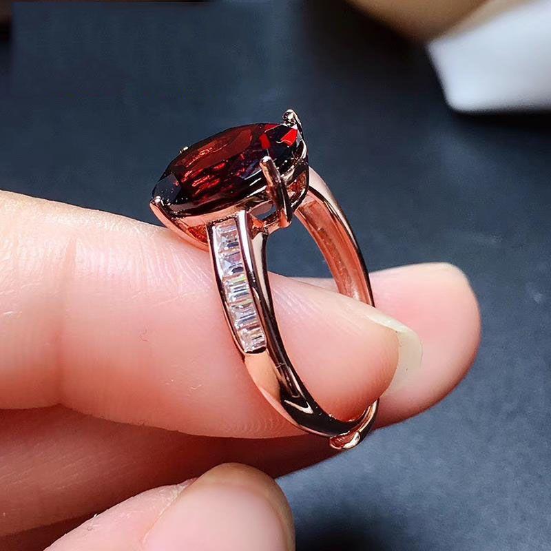New In Classic Retro Oval Ruby Engagement Rings for Women Luxury Wedding Jewelry Charm Design Banquet Gift Adjustable Opening