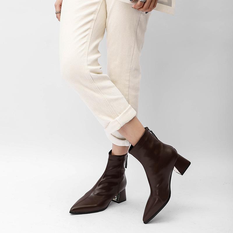 Korean version of pointed brown short boots, children's customized rear zipper thick heel women's boots customized autumn and winter new high-heeled