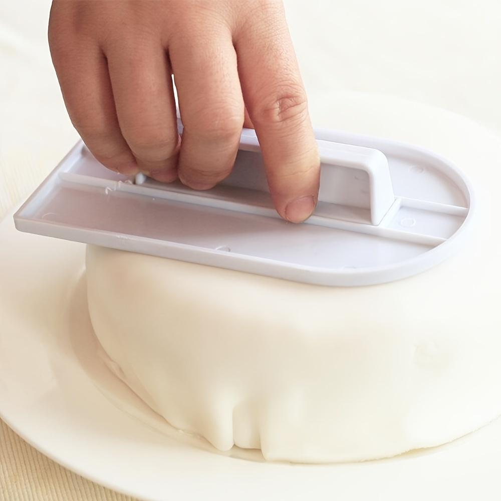 1 pz Accessorio per piatto girevole per torta fai da te Set multifunzionale per lisciare la crema per torte Raschietto in plastica Strumento per la cottura