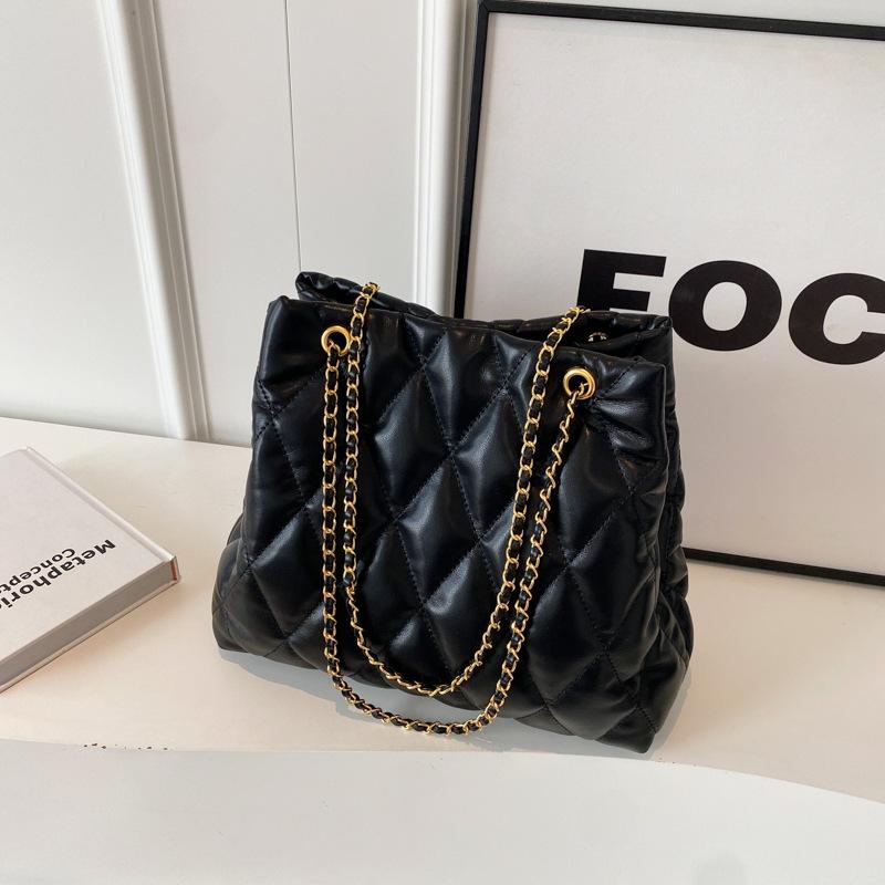 Premium Texture Large-capacity Bag Women's New Autumn and Winter Fashion Diamond Tote Bag Chain Shoulder Messenger Bag