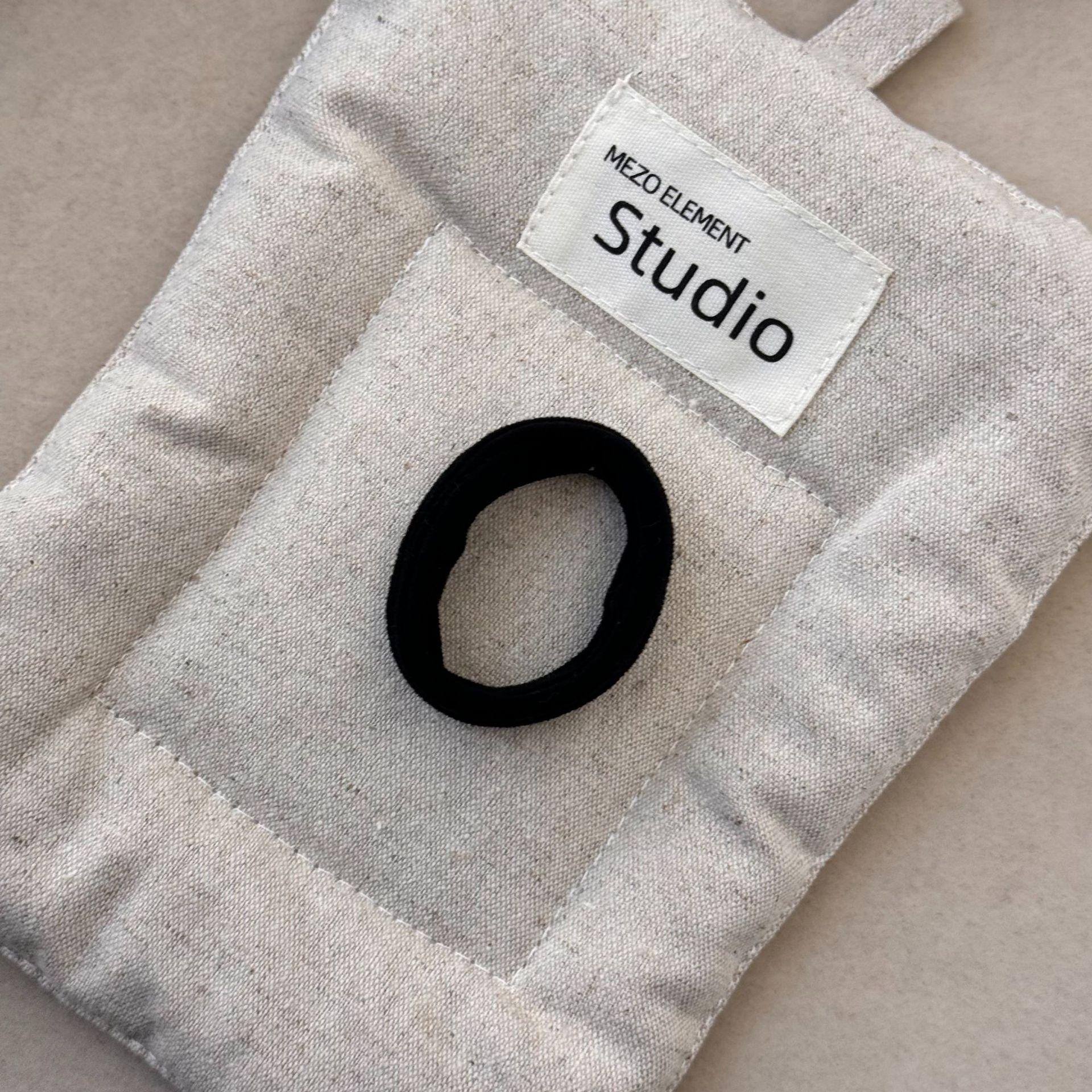 

Простая и универсальная, резинка для волос высокой эластичности, не оставляет следов, не повреждает волосы, резинка для волос, кожаная резинка, аксессуар для волос чёрный