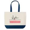 Tote Bag - PLANETEE - Lydie En Vacances - Fond Bleu Design Graphique - Coton - 40 X 45 Cm
