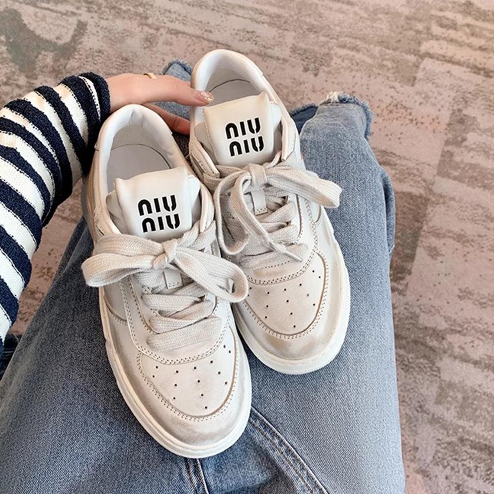 Su Yinyin has the same item in stock. New models are versatile and heightened. Small dirty shoes are thick-soled and old casual shoes. Board shoes ar