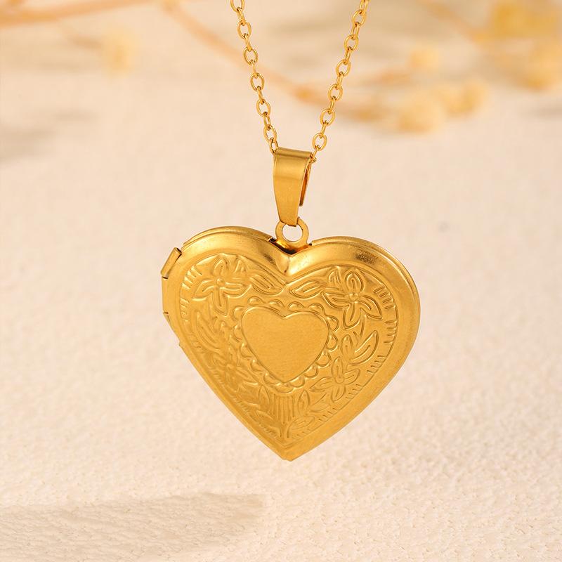 Stainless steel necklace retro love photo frame necklace does not fade women's light luxury carved titanium steel necklace pendant jewelry