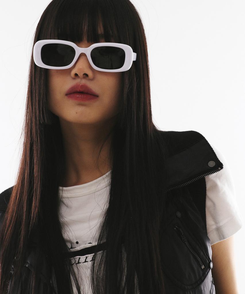 Hangeul Street Oval Chic Sunglasses White