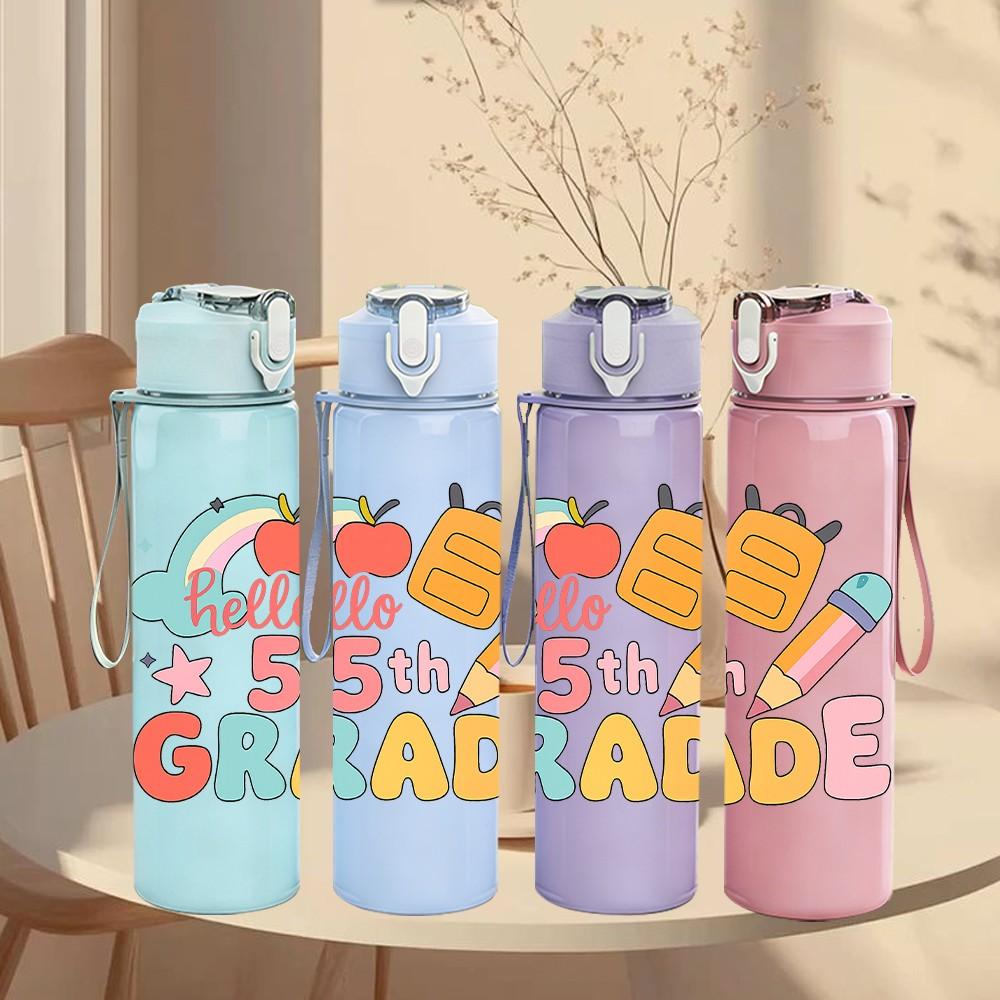1PC Happy 5th Grade School Art 750ml Color Plastic Sports Water Bottle Leakproof Flip Straw Lid Suitable for Sports Office Home Use