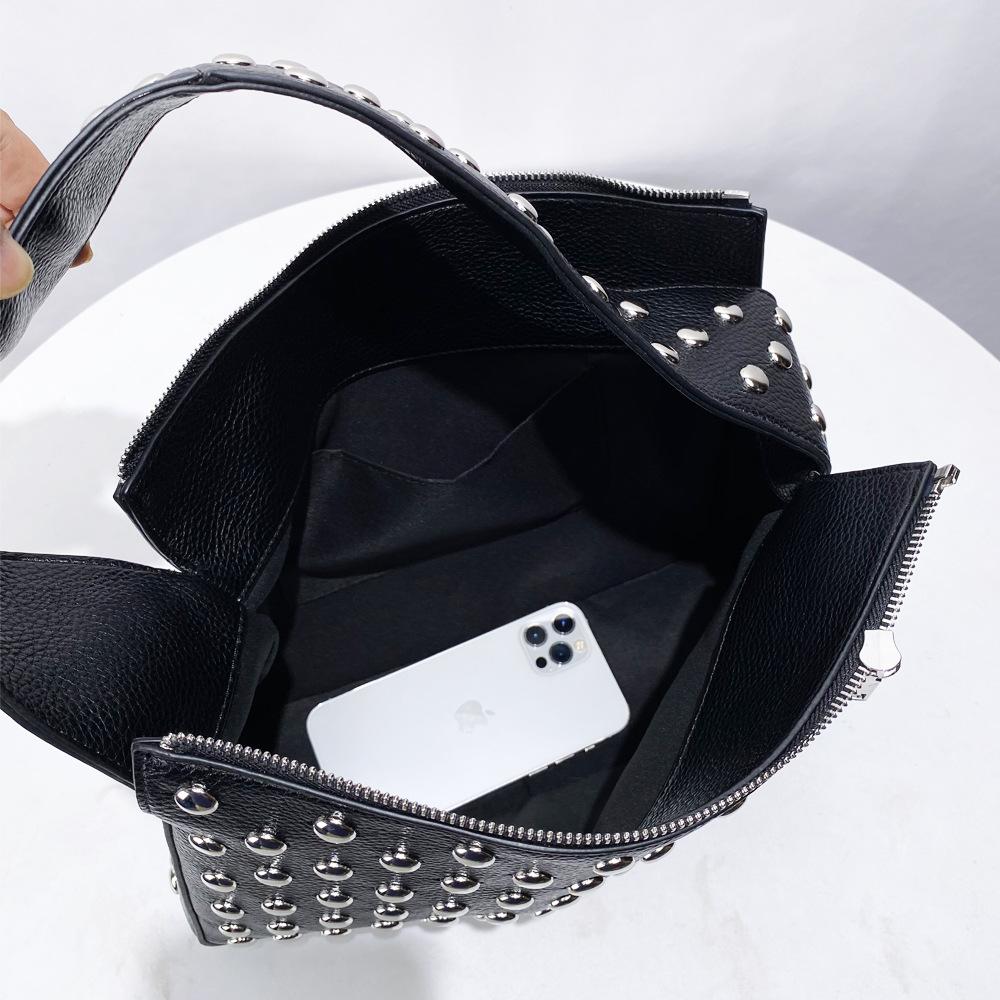 Ladies' Fashionable Niche Design Toast Bag Armpit Bag New Rivet Large Capacity Commuting Shoulder Armpit Bag