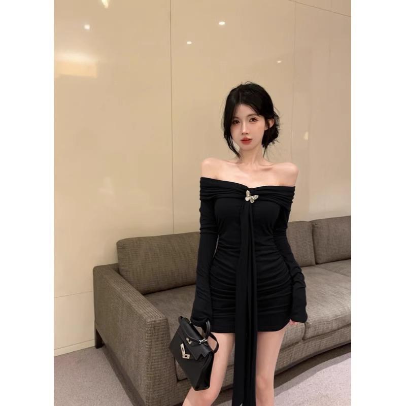 Pure Desire Sexy One-word Shoulder Neck Long-sleeved Dress Women's Autumn New Slim and Thin Pleated Hip-wrapped Short Skirt