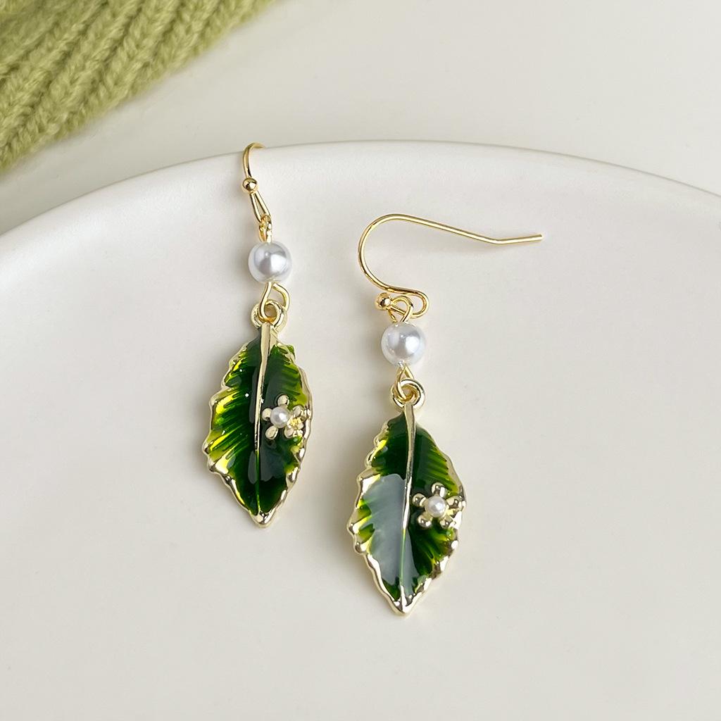 

Зеленые серьги-цветы в стиле Мори: Стильный, Универсальный и Элегантный для Женщин