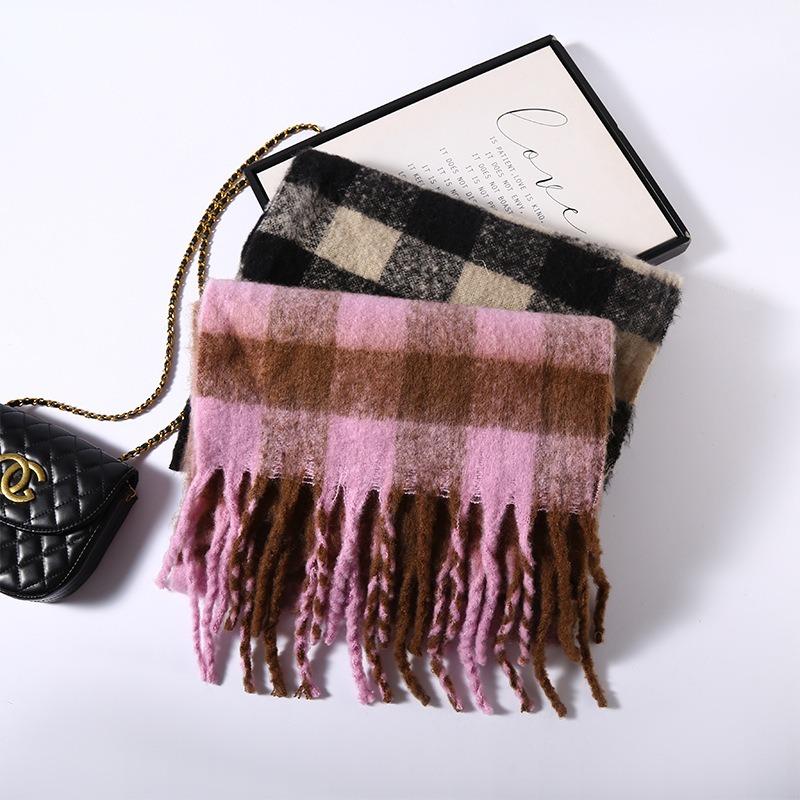Sweet warm scarf women's winter small plaid black mig scarf fashion outfit