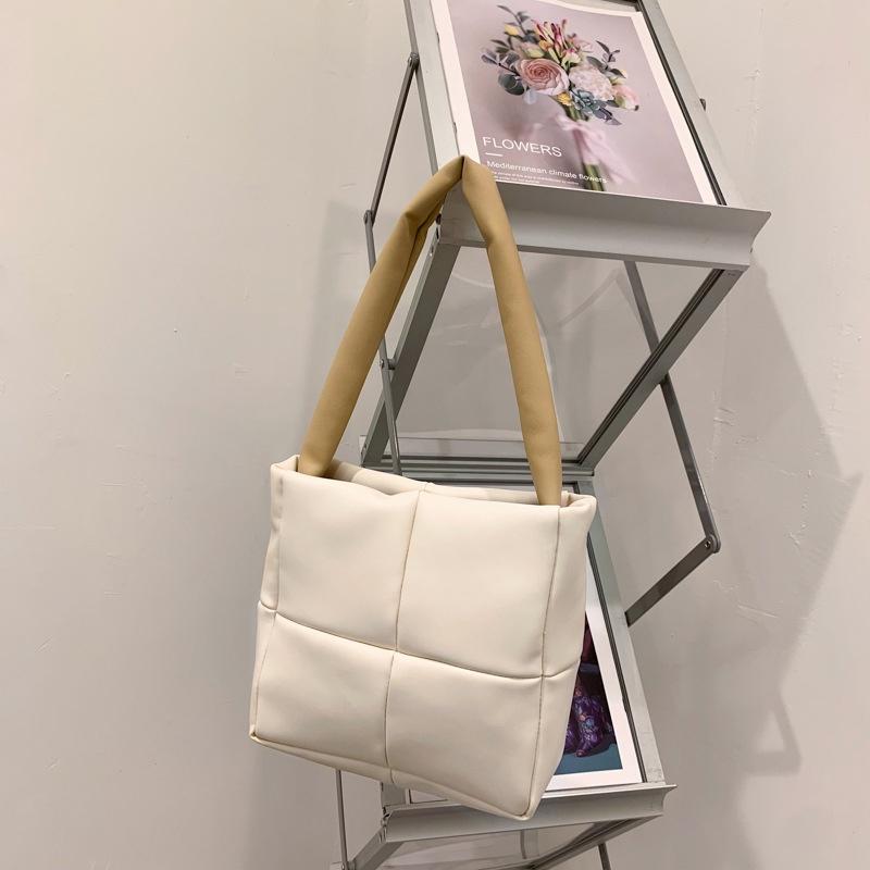 IELGY Женская простая модная клетчатая текстурированная сумка через плечо чёрный — фото 10