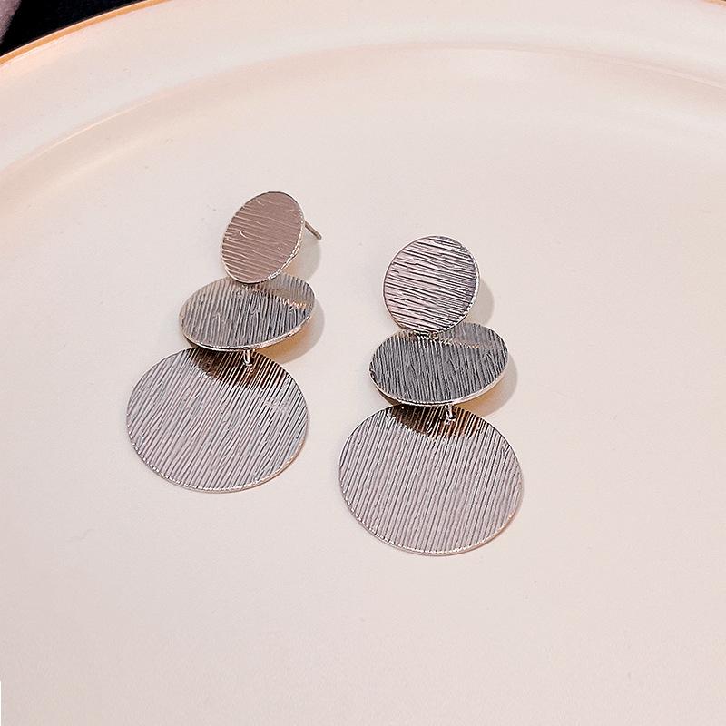 Kolczyki koła z metalu w stylu retro 2023 o unikalnym designie